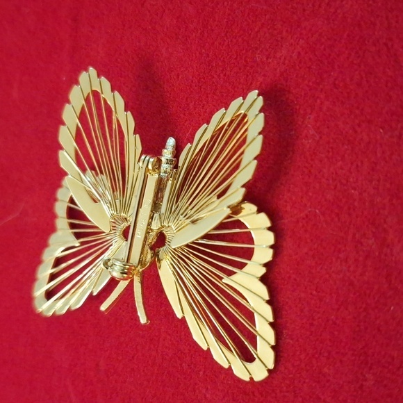 Vintage Monet butterfly brooch gold tone wire wings insect moth jewelry pin - Picture 9 of 10